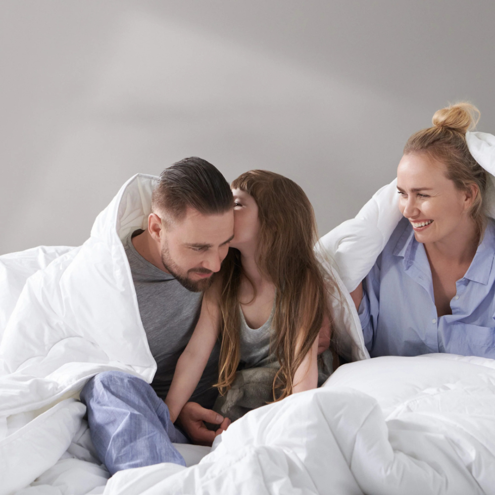 Antklodė „Familon Original Light Duvet“. Žieminės antklodės, 150x200 cm. Šviesi balta antklodė su minimalistiniu ir elegantišku dizainu familon