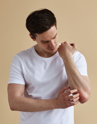 Psoriazė: kaip teisingai išsirinkti patalynę ir sumažinti odos dirginimą naktį