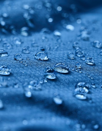 Ar neperšlampamos paklodės tikrai nepraleidžia skysčių?