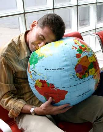 Kelionių įtaka miegui: kovos su „jet lag“ patarimai