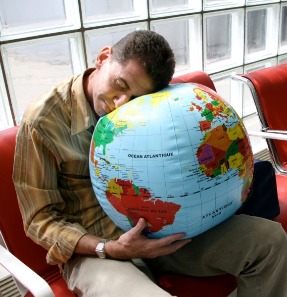 Kelionių įtaka miegui: kovos su „jet lag“ patarimai