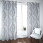 Dieninės užuolaidos „Trellis“. Užuolaidos, 140x260 cm. Šviesiai mėlyna užuolaida su sudėtingu tamsiai mėlynu ornamentu, suteikianti jūsų erdvei elegancijos.
