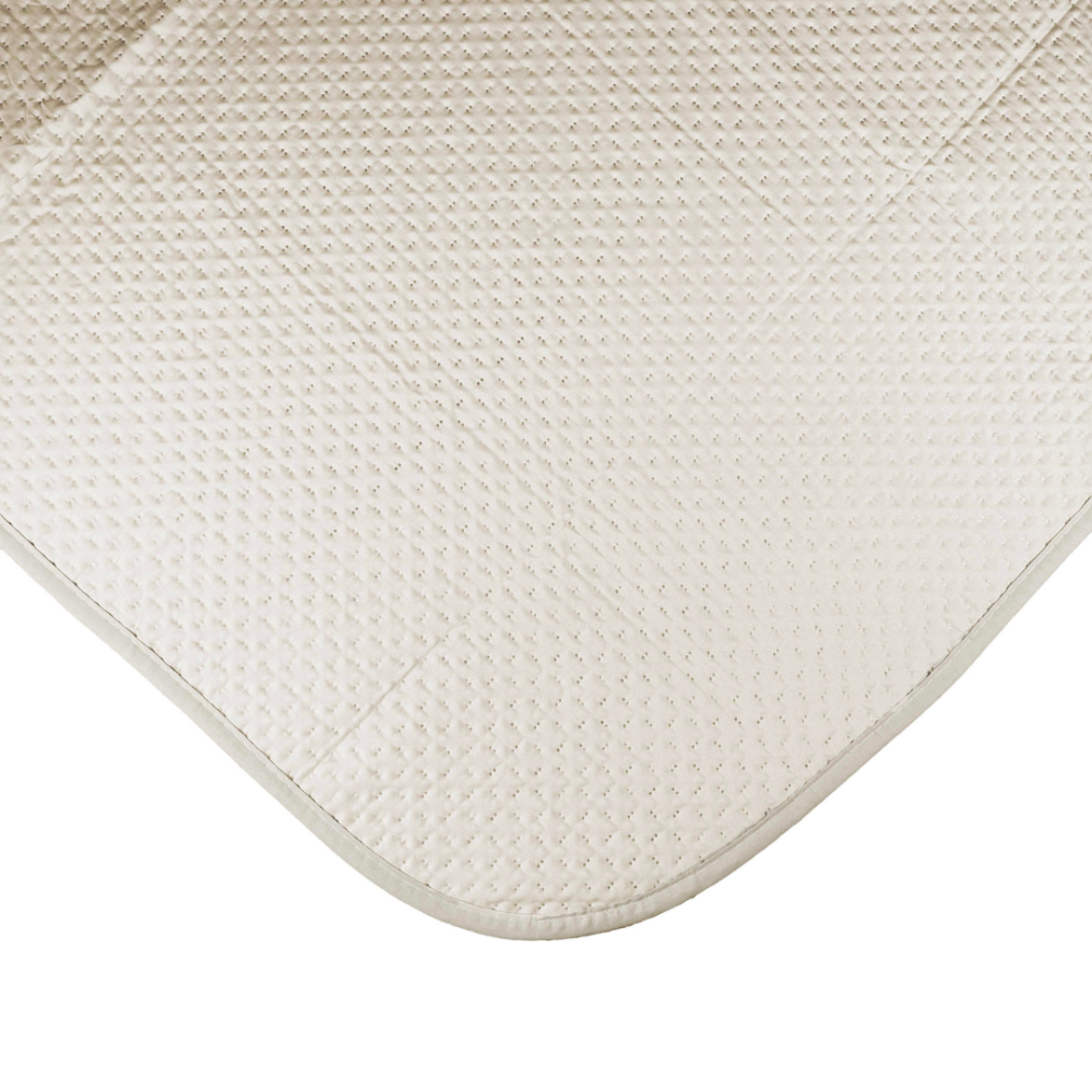 Dvipusė lovatiesė „Cream trapuntino Bedspread“. Pledai, 170x250 cm, 200x250 cm. Smėlinė lovatiesė su švelniu, geometriniu raštu Dvipusė lovatiesė „Cream trapuntino Bedspread“. Pledai, 170x250 cm, 200x250 cm. Smėlinė lovatiesė su švelniu, geometriniu raštu