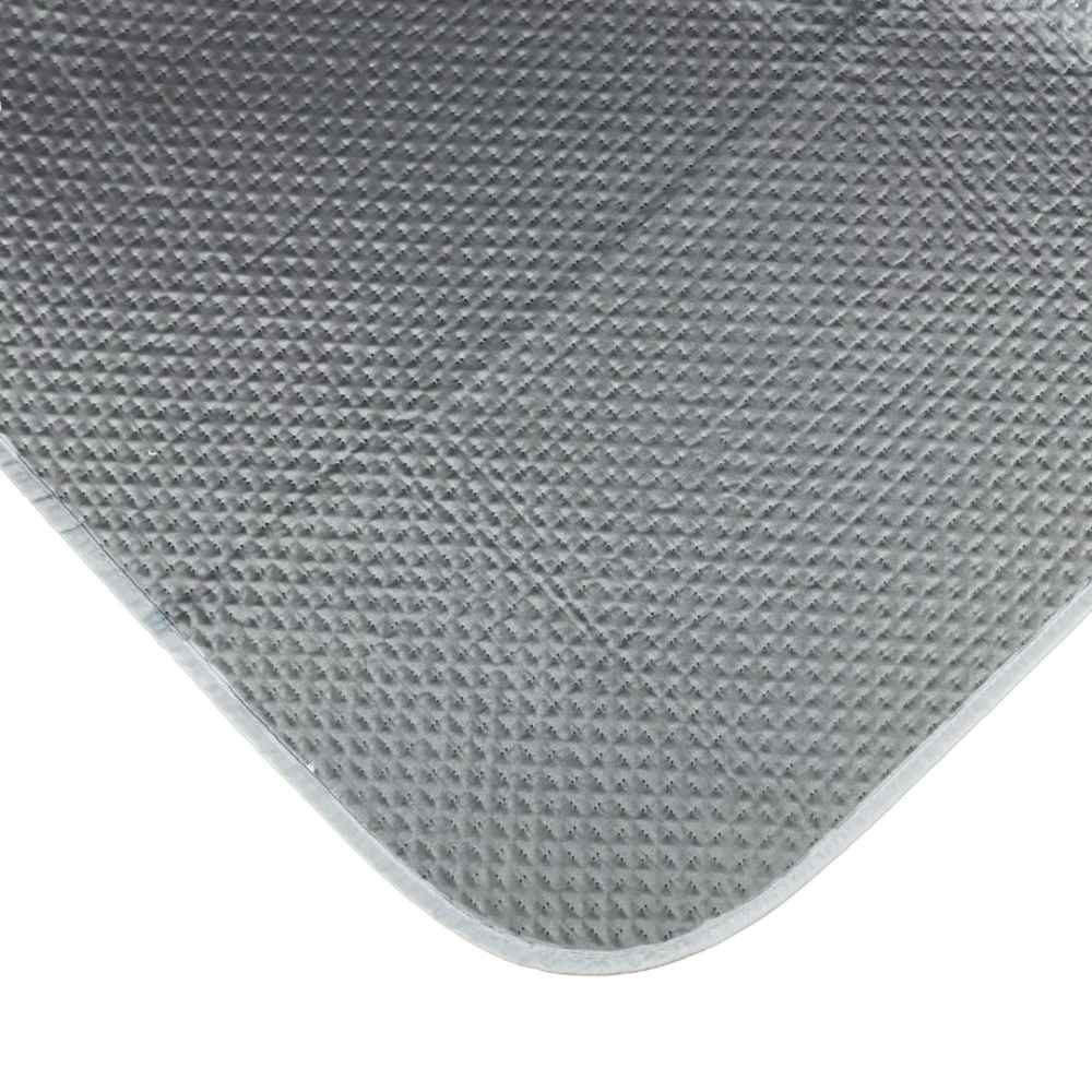 Dvipusė lovatiesė „Grey trapuntino Bedspread“. Pledai, 170x250 cm, 200x250 cm. Tamsiai pilka lovatiesė su akcentuota kontrastinga puse, pabrėžiančia lovos kontūrus. Dvipusė lovatiesė „Grey trapuntino Bedspread“. Pledai, 170x250 cm, 200x250 cm. Tamsiai pilka lovatiesė su akcentuota kontrastinga puse, pabrėžiančia lovos kontūrus.