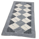 Kilimas „Grey Diamond Mosaic Rug“, 70x140 cm. Pilkas kilimas, dekoruotas kreminės spalvos stačiakampiais ir tamsesniais pilkais trikampiais kampuose. Kilimas „Grey Diamond Mosaic Rug“, 70x140 cm. Pilkas kilimas, dekoruotas kreminės spalvos stačiakampiais ir tamsesniais pilkais trikampiais kampuose.