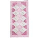 Kilimas „Rose Diamond Mosaic Rug“, 70x140 cm. Stačiakampio formos rožinis kilimas su centriniu ornamentu iš susipinančių šviesiai rožinių ir baltų stačiakampių, apsuptas sodrios rožinės apvados. Kilimas „Rose Diamond Mosaic Rug“, 70x140 cm. Stačiakampio formos rožinis kilimas su centriniu ornamentu iš susipinančių šviesiai rožinių ir baltų stačiakampių, apsuptas sodrios rožinės apvados.