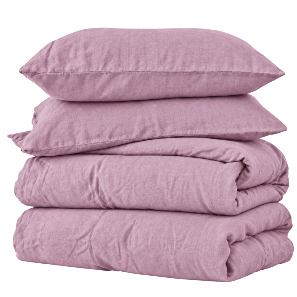Lininė patalynė „Linen Blushfade“. Patalynės komplektai 150x200, 140x200 cm, 150x200 cm, 160x200 cm, 180x200 cm, 200x200 cm, 200x220 cm, 220x240 cm. Švelnios vynuoginės spalvos patalynės komplektas su subtilia tonine tekstūra. Lininė patalynė „Linen Blushfade“. Patalynės komplektai 150x200, 140x200 cm, 150x200 cm, 160x200 cm, 180x200 cm, 200x200 cm, 200x220 cm, 220x240 cm. Švelnios vynuoginės spalvos patalynės komplektas su subtilia tonine tekstūra.