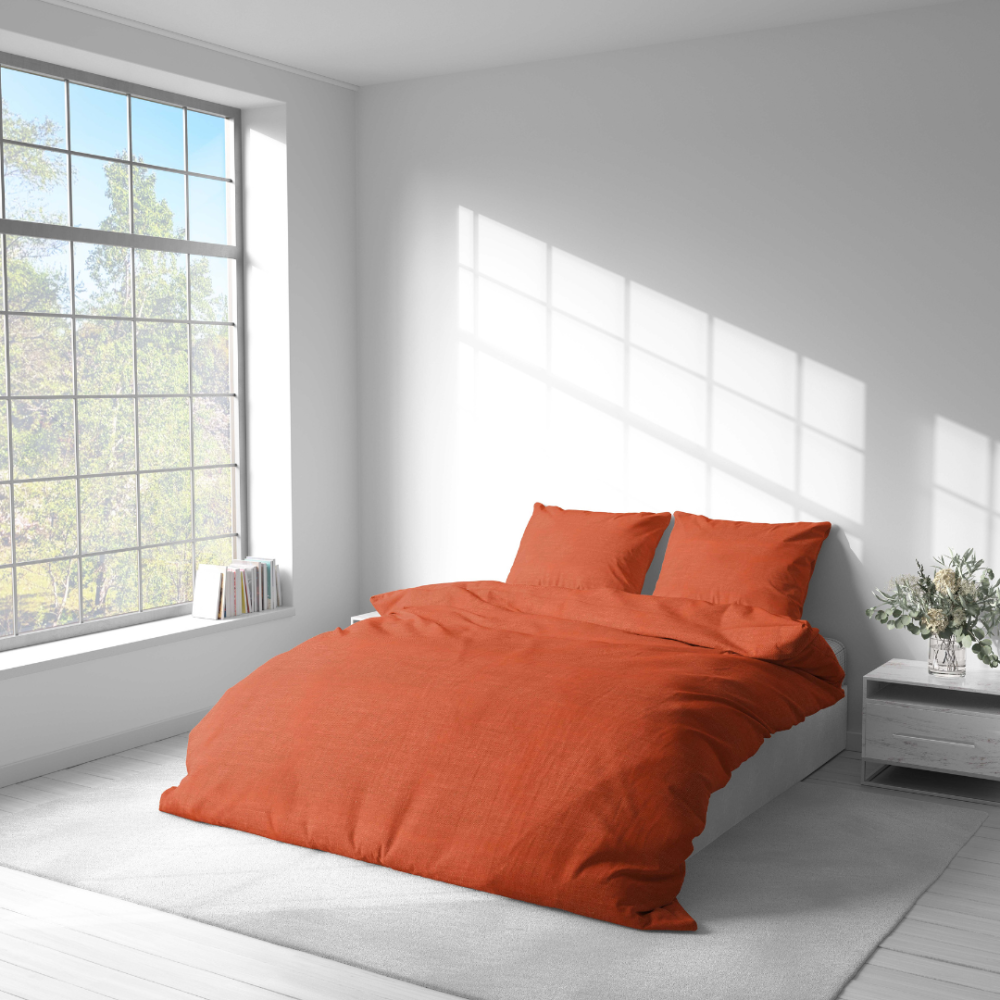 Lininė patalynė „Linen Orange“. Lininė patalynė, 140x200 cm, 200x200 cm, 200x220 cm, 220x240 cm. Švelni lino struktūra ryškiai oranžiniame patalynės komplekte.