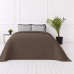 Lovatiesė „Bedspread Brunette“. Pledai, 210x240 cm. Šokoladinio rudo atspalvio lovatiesė su subtiliu geometriniu reljefu Lovatiesė „Bedspread Brunette“. Pledai, 210x240 cm. Šokoladinio rudo atspalvio lovatiesė su subtiliu geometriniu reljefu