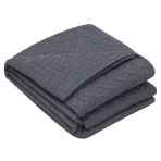 Lovatiesė „Bedspread Graphite“. Pledai, 210x240 cm. Tamsiai pilka lovatiesė su smulkiu geometriniu dygsniuotu raštu Lovatiesė „Bedspread Graphite“. Pledai, 210x240 cm. Tamsiai pilka lovatiesė su smulkiu geometriniu dygsniuotu raštu