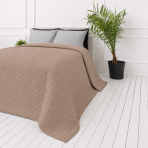 Lovatiesė „Bedspread Latte“. Pledai, 210x240 cm. Šiltos smėlio spalvos lovatiesė su pasikartojančiu pintu geometriniu raštu Lovatiesė „Bedspread Latte“. Pledai, 210x240 cm. Šiltos smėlio spalvos lovatiesė su pasikartojančiu pintu geometriniu raštu