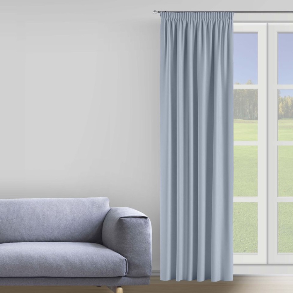Naktinės užuolaidos „Sky blue“. Užuolaidos, 150x275 cm. Minkštos šviesiai mėlynos užuolaidos sukuria ramią ir giedrą atmosferą bet kuriame kambaryje, pagerindamos bendrą interjerą.