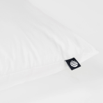 Pagalvė „Familon Original Pillow“. Klasikinė balta pagalvė su lygiu audiniu ir švariu dizainu familon