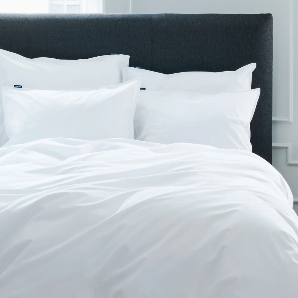 Pagalvė „Familon Superior Pillow“. Vienspalvė balta elegantiško dizaino familon pagalvė