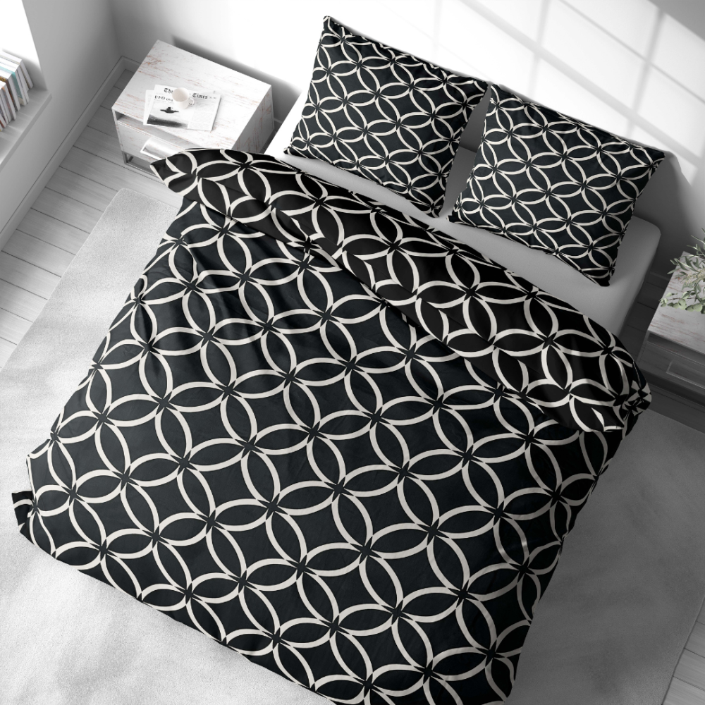 Patalynės komplektas „Black Retro Rings“. Patalynės komplektai 200x220, 140x200 cm, 160x200 cm, 200x200 cm, 200x220 cm. Simetriškas apskritimų raštas ant juodo fono