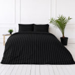 Patalynės komplektas „Black Stripes“. Juoda patalynė, 140x200 cm, 150x200 cm, 160x200 cm, 180x200 cm, 200x200 cm, 200x220 cm. Elegantiškas juodas patalynės komplektas su subtiliomis juostomis, suteikiantis modernios prabangos ir komforto pojūtį jūsų erdvėje. Patalynės komplektas „Black Stripes“. Juoda patalynė, 140x200 cm, 150x200 cm, 160x200 cm, 180x200 cm, 200x200 cm, 200x220 cm. Elegantiškas juodas patalynės komplektas su subtiliomis juostomis, suteikiantis modernios prabangos ir komforto pojūtį jūsų erdvėje.