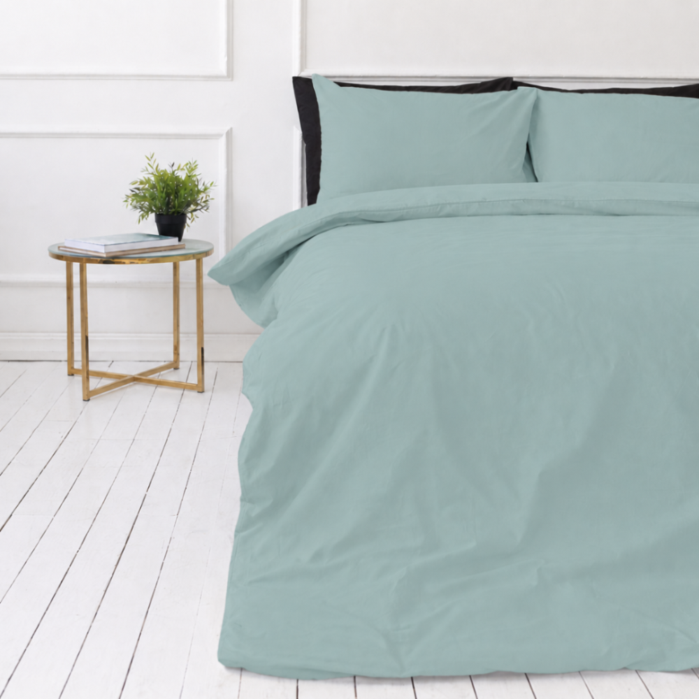 Patalynės komplektas „Blue haze“. Mėlyna patalynė, 140x200 cm, 200x200 cm, 200x220 cm. Raminančios šviesiai mėlynos spalvos patalynės komplektas, puikiai tinkantis sukurti ramią ir atpalaiduojančią miegamojo atmosferą. Patalynės komplektas „Blue haze“. Mėlyna patalynė, 140x200 cm, 200x200 cm, 200x220 cm. Raminančios šviesiai mėlynos spalvos patalynės komplektas, puikiai tinkantis sukurti ramią ir atpalaiduojančią miegamojo atmosferą.