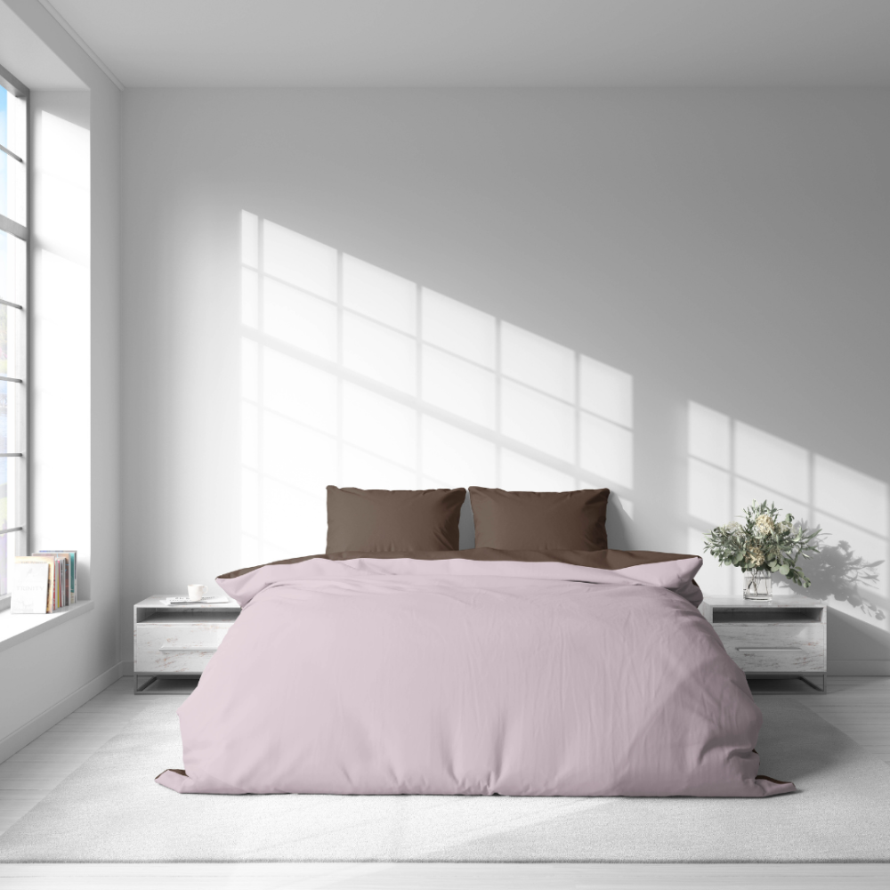 Patalynės komplektas „Brunette Ash Rose“. Ruda patalynė, 140x200 cm, 150x200 cm, 160x200 cm, 180x200 cm, 200x200 cm, 200x220 cm, 220x240 cm. Modernus vienspalvis rudas patalynės komplektas su kontrastu