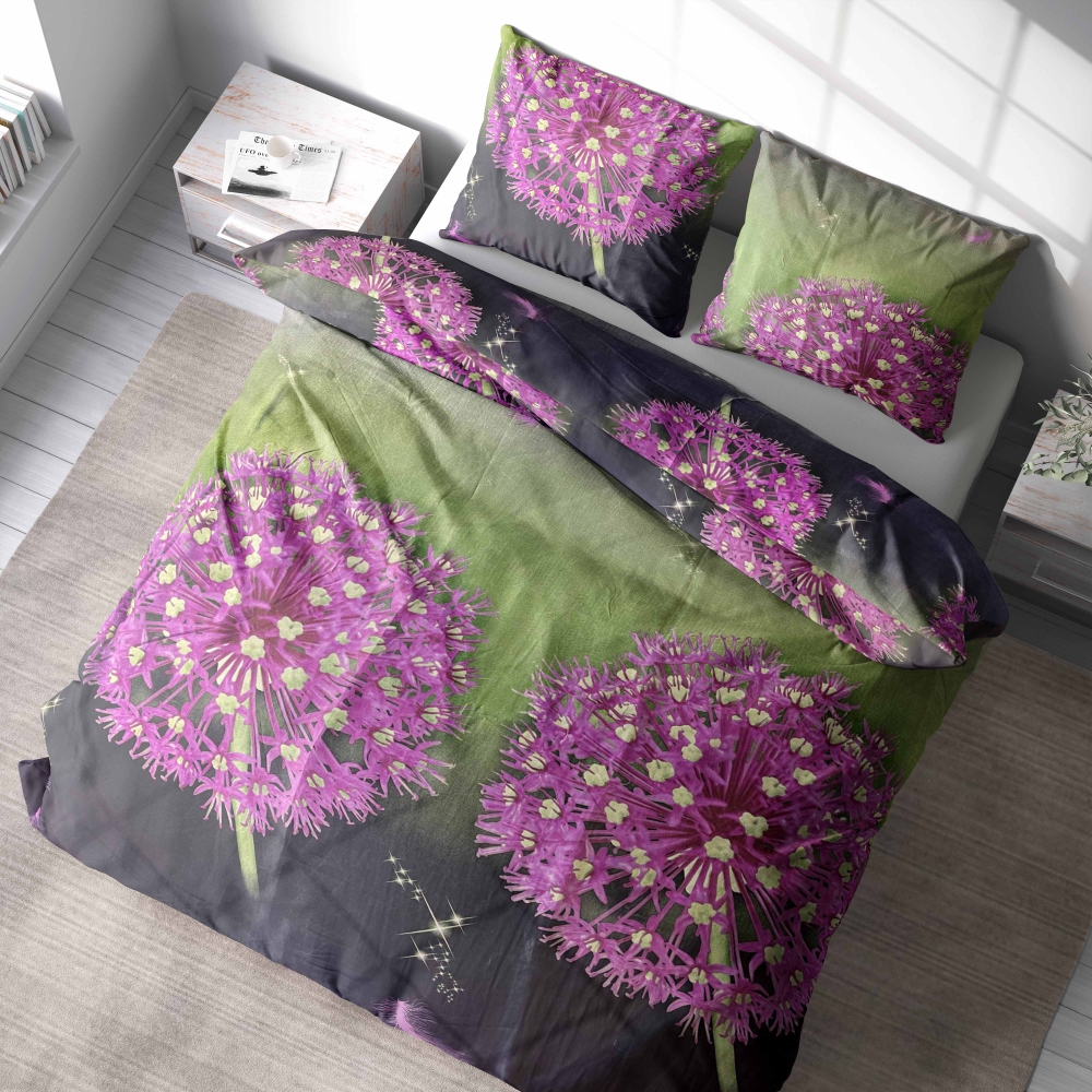 Patalynės komplektas „Burdock“. Patalynės komplektai 140x200, 140x200 cm, 150x200 cm, 160x200 cm, 180x200 cm, 200x200 cm, 200x220 cm. Gamtos įkvėptas patalynės komplektas su dideliais varnalėšų tamsiai ir šviesiai žalių atspalvių raštais