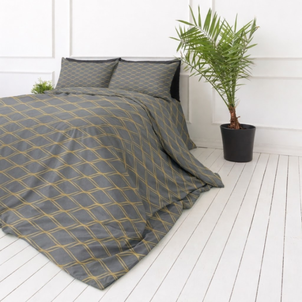 Patalynės komplektas „Cross“. Pilka patalynė, 140x200 cm, 150x200 cm, 160x200 cm, 180x200 cm, 200x200 cm, 200x220 cm. Elegantiškas pilkos spalvos patalynės komplektas su šviesiai rudos ir smėlio spalvos ovaliniais raštais - jaukus ir šiuolaikiškas dizainas.