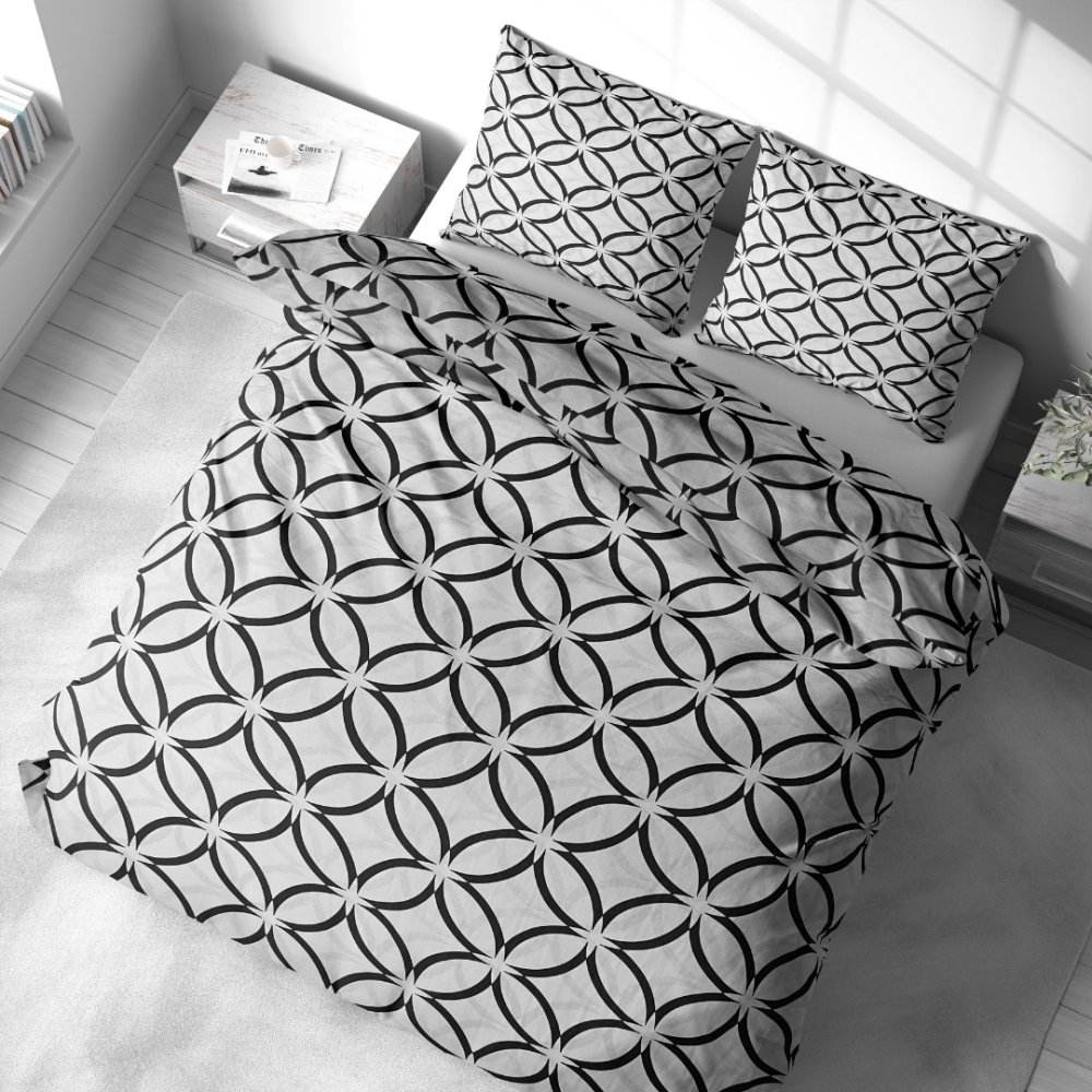 Patalynės komplektas „Grey Retro Rings“. Patalynės komplektai 200x220, 140x200 cm, 160x200 cm, 200x200 cm, 200x220 cm. Modernus nespalvotas dizainas su persidengiančiais juodais lankais ant baltos patalynės