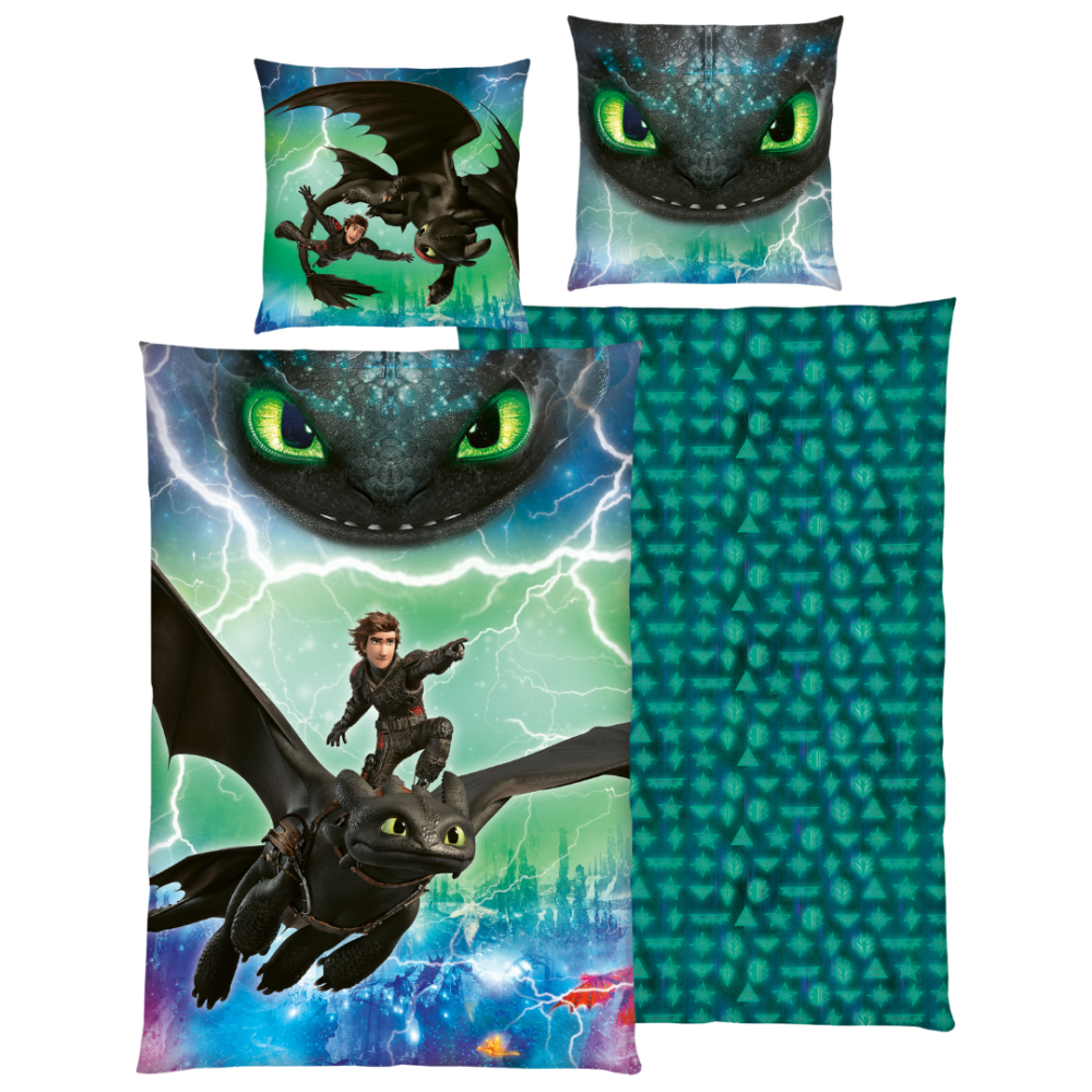 Patalynės komplektas „How to train your dragon“. Vaikiška patalynė, 135x200 cm. Žalsvai mėlynas patalynės komplektas su juodu drakonu ir ryškiomis žaliomis akimis. Patalynės komplektas „How to train your dragon“. Vaikiška patalynė, 135x200 cm. Žalsvai mėlynas patalynės komplektas su juodu drakonu ir ryškiomis žaliomis akimis.