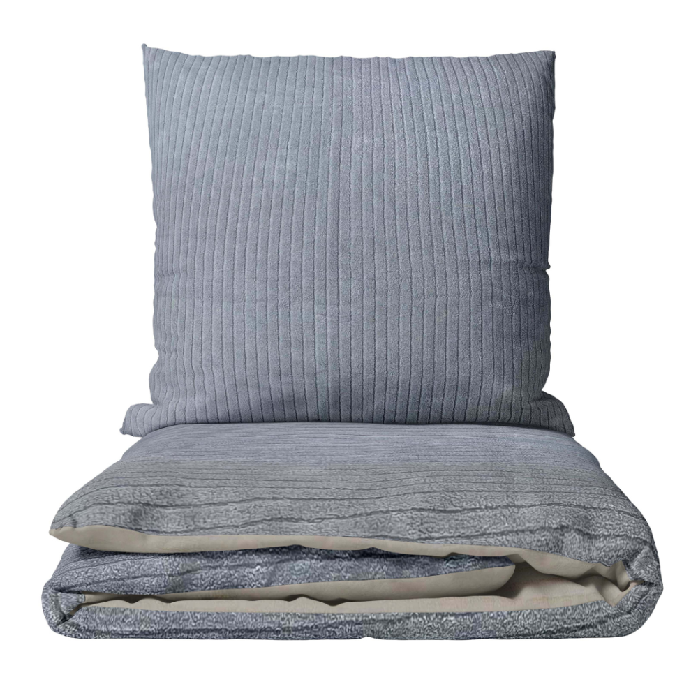 Pliušo patalynė „Minky Grey“. Patalynės komplektai 200x220, 200x220 cm. Minkšto pilko pliušinio audinio patalynės komplektas suteikia jaukumo ir prabangos pojūtį.
