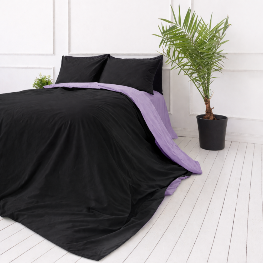 Patalynės komplektas „Ozai Orchid“. Violetinė patalynė, 140x200 cm, 150x200 cm, 160x200 cm, 180x200 cm, 200x200 cm, 200x220 cm, 220x240 cm. Dvipusis patalynės komplektas su juoda ir švelnia levandų spalva.
