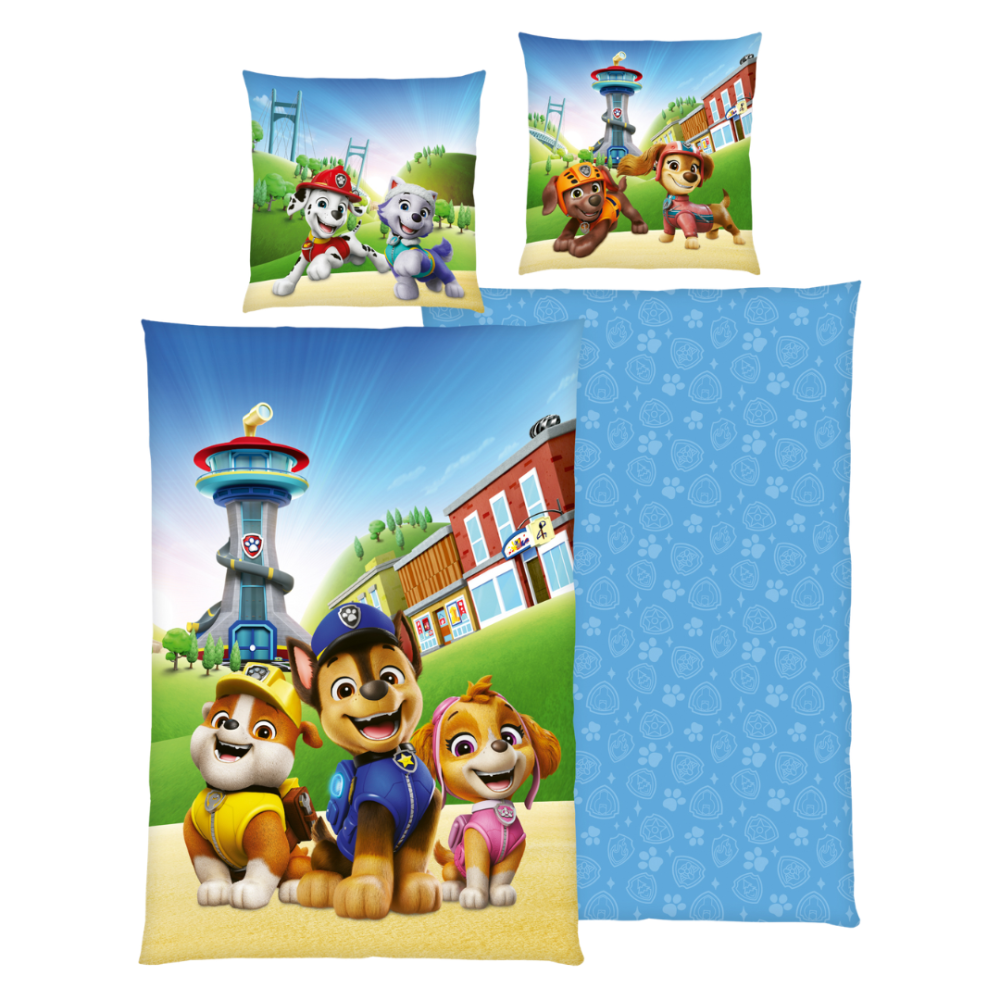 Patalynės komplektas „Paw Patrol Blue“. Medvilninė patalynė, 135x200 cm. Mėlynas patalynės komplektas su „paw patrol“ šuniukais ir žaliomis kalvomis. Patalynės komplektas „Paw Patrol Blue“. Medvilninė patalynė, 135x200 cm. Mėlynas patalynės komplektas su „paw patrol“ šuniukais ir žaliomis kalvomis.