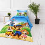 Patalynės komplektas „Paw Patrol Blue“. Medvilninė patalynė, 135x200 cm. Pagalvės užvalkalas su šuniukais, mėlynu dangumi ir žaliu kraštovaizdžiu. Patalynės komplektas „Paw Patrol Blue“. Medvilninė patalynė, 135x200 cm. Pagalvės užvalkalas su šuniukais, mėlynu dangumi ir žaliu kraštovaizdžiu.