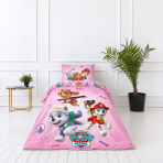Patalynės komplektas „Paw Patrol Pink“. Medvilninė patalynė, 135x200 cm. Rožinė patalynės pusė su pasikartojančiais šuniukų, kauliukų ir ženklelių motyvais. Patalynės komplektas „Paw Patrol Pink“. Medvilninė patalynė, 135x200 cm. Rožinė patalynės pusė su pasikartojančiais šuniukų, kauliukų ir ženklelių motyvais.