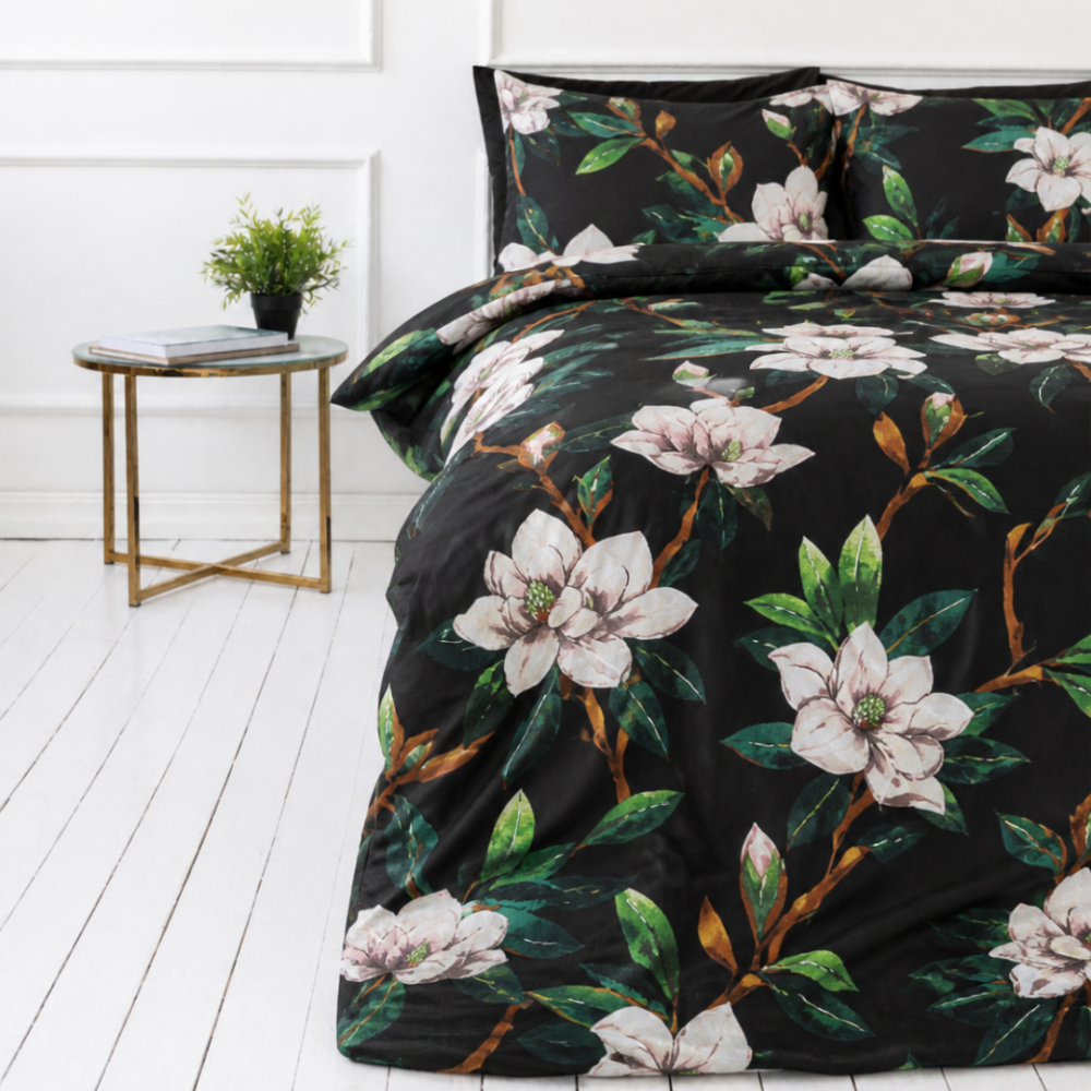 Patalynės komplektas „Soft Magnolia“. Žalia patalynė, 140x200 cm, 150x200 cm, 160x200 cm, 180x200 cm, 200x200 cm, 200x220 cm, 220x240 cm. Elegantiškas patalynės komplektas su ryškiai žaliomis magnolijomis. Patalynės komplektas „Soft Magnolia“. Žalia patalynė, 140x200 cm, 150x200 cm, 160x200 cm, 180x200 cm, 200x200 cm, 200x220 cm, 220x240 cm. Elegantiškas patalynės komplektas su ryškiai žaliomis magnolijomis.
