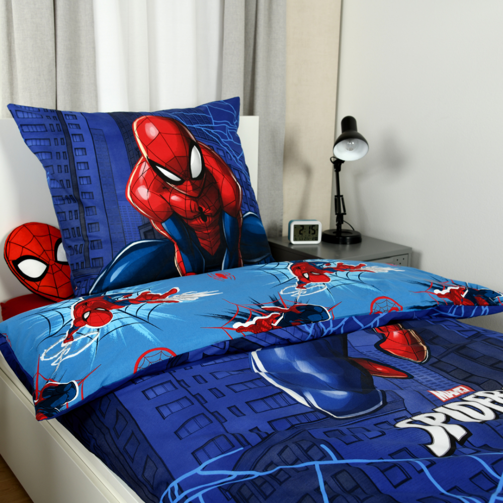 Patalynės komplektas „Spiderman“. Vaikiška patalynė, 135x200 cm. Dvipusis mėlynas „spider-man“ dizainas su miesto, voratinklių ir žmogaus-voro motyvais