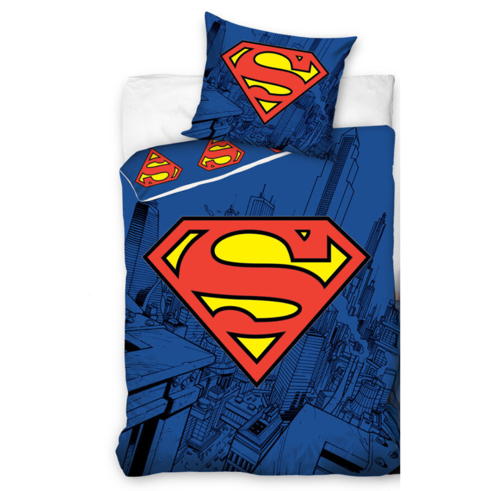 Patalynės komplektas „Superman“. Vaikiška patalynė, 140x200 cm. Tamsiai mėlyna vaikiška patalynė su miesto peizažo piešiniu ir ryškiu supermeno simboliu.