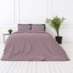 Perkelio patalynės komplektas „Grape Percale“. Patalynės komplektai 150x200, 140x200 cm, 150x200 cm, 160x200 cm, 180x200 cm, 200x200 cm, 200x220 cm, 220x240 cm. Vienspalviai pilkšvai rausvi pagalvių užvalkalai su violetiniu atspalviu. Perkelio patalynės komplektas „Grape Percale“. Patalynės komplektai 150x200, 140x200 cm, 150x200 cm, 160x200 cm, 180x200 cm, 200x200 cm, 200x220 cm, 220x240 cm. Vienspalviai pilkšvai rausvi pagalvių užvalkalai su violetiniu atspalviu.