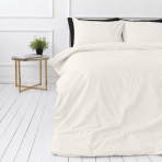 Perkelio patalynės komplektas „Snow White Percale“. Patalynės komplektai 150x200, 140x200 cm, 150x200 cm, 160x200 cm, 180x200 cm, 200x200 cm, 200x220 cm, 220x240 cm. Šiltai balta patalynė su švelniu dramblio kaulo atspalviu.
