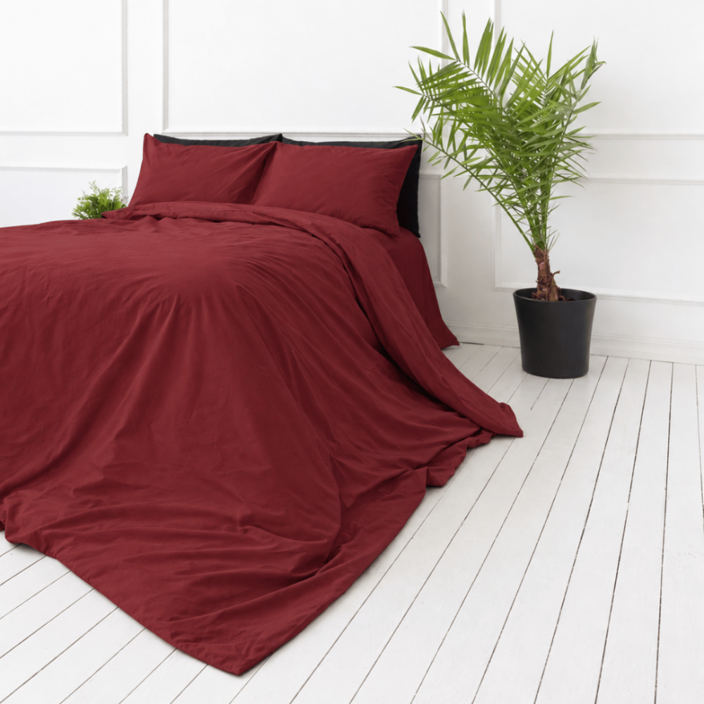 Perkelio patalynės komplektas „Sun-dried Tomato Percale“. Patalynės komplektai 150x200, 140x200 cm, 150x200 cm, 160x200 cm, 180x200 cm, 200x200 cm, 200x220 cm, 220x240 cm. Sodriai raudonas antklodės užvalkalas be dekoratyvinių motyvų. Perkelio patalynės komplektas „Sun-dried Tomato Percale“. Patalynės komplektai 150x200, 140x200 cm, 150x200 cm, 160x200 cm, 180x200 cm, 200x200 cm, 200x220 cm, 220x240 cm. Sodriai raudonas antklodės užvalkalas be dekoratyvinių motyvų.