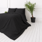 Premium satino patalynės komplektas „Black Stripe Sateen“. Raštuota patalynė, 140x200 cm, 200x200 cm. Elegantiškas dryžuotas dizainas sodrios juodos spalvos patalynėje. Premium satino patalynės komplektas „Black Stripe Sateen“. Raštuota patalynė, 140x200 cm, 200x200 cm. Elegantiškas dryžuotas dizainas sodrios juodos spalvos patalynėje.