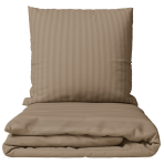 Premium satino patalynės komplektas „Brandy Stripe Sateen“. Patalynės komplektai 150x200, 140x200 cm, 150x200 cm, 160x200 cm, 180x200 cm, 200x200 cm, 200x220 cm, 220x240 cm. Rudas patalynės komplektas su subtiliu siaurų dryžių raštu