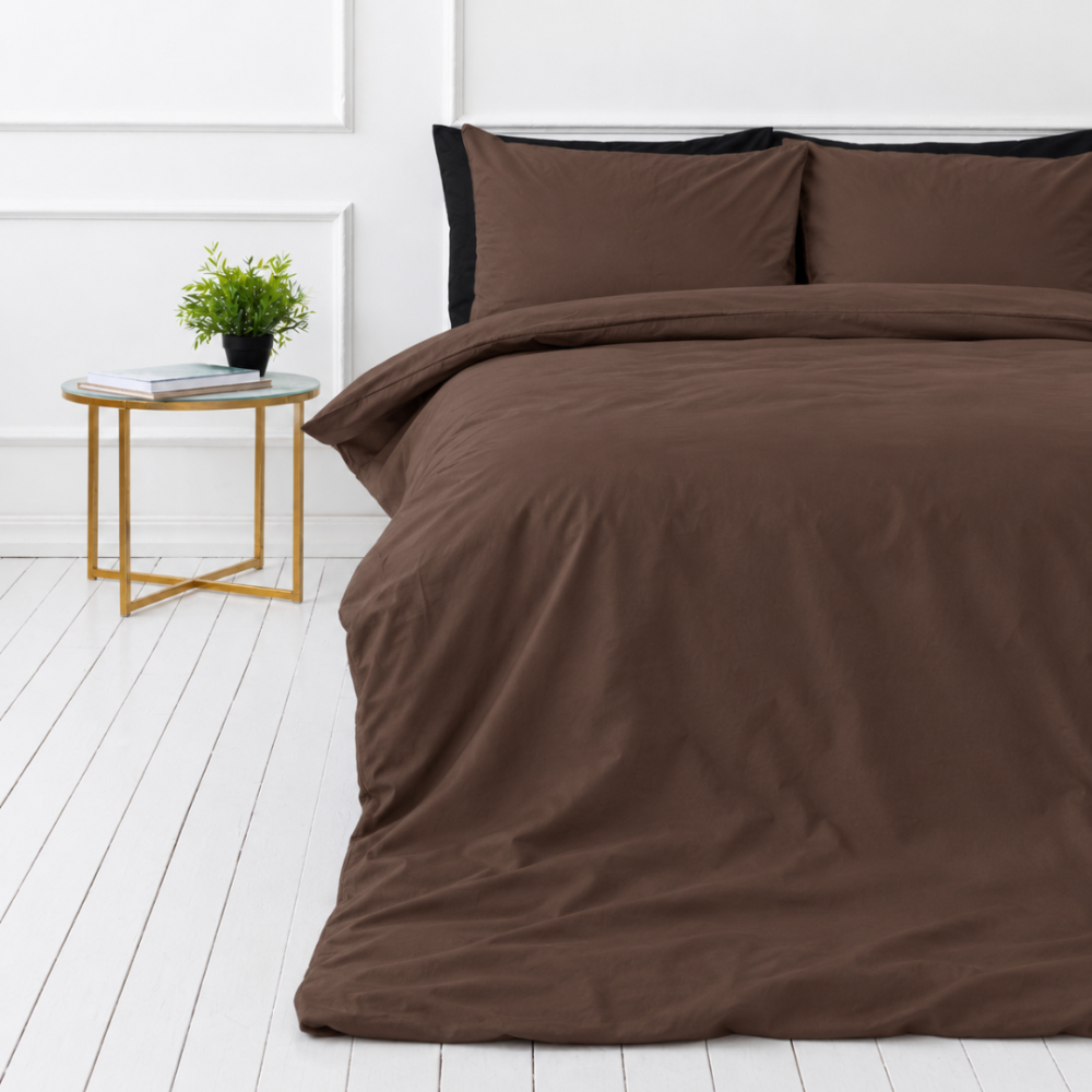 Premium satino patalynės komplektas „Brown“. Vienspalvė patalynė, 140x200 cm, 200x200 cm, 200x220 cm. Elegantiškas rudos spalvos patalynės komplektas, puikiai tinkantis sukurti turtingą ir patrauklią miegamojo atmosferą. Premium satino patalynės komplektas „Brown“. Vienspalvė patalynė, 140x200 cm, 200x200 cm, 200x220 cm. Elegantiškas rudos spalvos patalynės komplektas, puikiai tinkantis sukurti turtingą ir patrauklią miegamojo atmosferą.