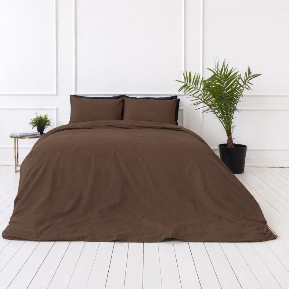 Premium satino patalynės komplektas „Brown“. Vienspalvė patalynė, 140x200 cm, 200x200 cm, 200x220 cm. Minkštas rudos spalvos patalynės komplektas, suteikiantis jūsų erdvei natūralios šilumos ir jaukumo. Premium satino patalynės komplektas „Brown“. Vienspalvė patalynė, 140x200 cm, 200x200 cm, 200x220 cm. Minkštas rudos spalvos patalynės komplektas, suteikiantis jūsų erdvei natūralios šilumos ir jaukumo.
