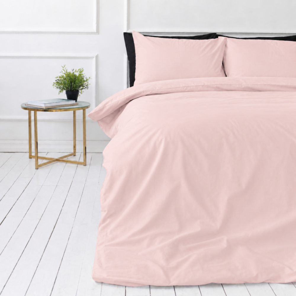 Premium satino patalynės komplektas „Classic pink“. Mako satino patalynė, 140x200 cm, 200x200 cm, 200x220 cm, 220x240 cm. Šviesiai rožinio atspalvio elegantiškas minimalistinis patalynės komplektas Premium satino patalynės komplektas „Classic pink“. Mako satino patalynė, 140x200 cm, 200x200 cm, 200x220 cm, 220x240 cm. Šviesiai rožinio atspalvio elegantiškas minimalistinis patalynės komplektas