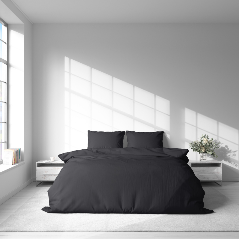 Premium satino patalynės komplektas „Graphite Satin“. Satino patalynė, 140x200 cm, 200x200 cm, 200x220 cm. Subtilaus dizaino patalynės komplektas gilios pilkos spalvos.