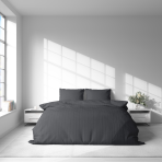 Premium satino patalynės komplektas „Graphite Stripe Satin“. Satino patalynė, 140x200 cm, 200x200 cm. Medvilninis patalynės komplektas tamsiai pilkomis juostelėmis.