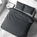 Premium satino patalynės komplektas „Graphite Stripe Satin“. Satino patalynė, 140x200 cm, 200x200 cm. Subtilus dryžuotas patalynės komplektas sodrios pilkos spalvos.