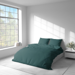 Premium satino patalynės komplektas „Green Stripe Satin“. Satino patalynė, 140x200 cm, 200x200 cm. Elegantiškas dryžuotas dizainas sodrios tamsiai žalios spalvos patalynėje.