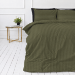 Premium satino patalynės komplektas „Moss Green Stripe Sateen“. Mako satino patalynė, 140x200 cm, 150x200 cm, 160x200 cm, 180x200 cm, 200x200 cm, 200x220 cm, 220x240 cm. Tamsiai alyvuotas dryžuotas patalynės komplektas moderniam interjerui