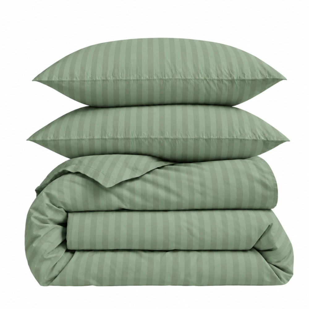 Premium satino patalynės komplektas „Pistachio Stripe Sateen“. Patalynės komplektai 150x200, 140x200 cm, 150x200 cm, 160x200 cm, 180x200 cm, 200x200 cm, 200x220 cm, 220x240 cm. Žalsvas patalynės komplektas su subtiliu dryžių raštu Premium satino patalynės komplektas „Pistachio Stripe Sateen“. Patalynės komplektai 150x200, 140x200 cm, 150x200 cm, 160x200 cm, 180x200 cm, 200x200 cm, 200x220 cm, 220x240 cm. Žalsvas patalynės komplektas su subtiliu dryžių raštu