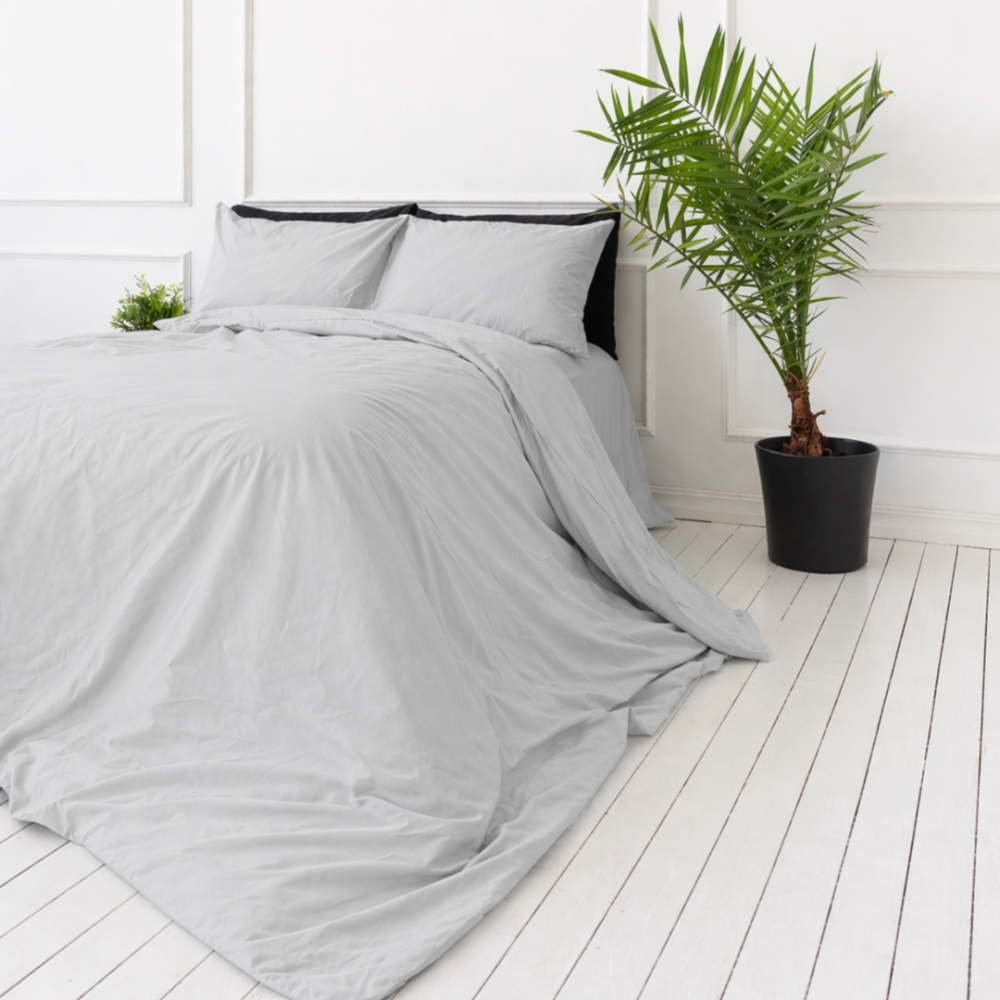 Premium satino patalynės komplektas „Silvara“. Patalynės komplektai 150x200, 140x200 cm, 150x200 cm, 160x200 cm, 180x200 cm, 200x200 cm, 200x220 cm, 220x240 cm. Pilkos spalvos elegantiškas vienspalvis patalynės komplekto dizainas