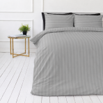 Premium satino patalynės komplektas „Silver Stripe Sateen“. Patalynės komplektai 150x200, 140x200 cm, 150x200 cm, 160x200 cm, 180x200 cm, 200x200 cm, 200x220 cm, 220x240 cm. Pilkas dryžuotas patalynės komplektas su švelniu satino efektu